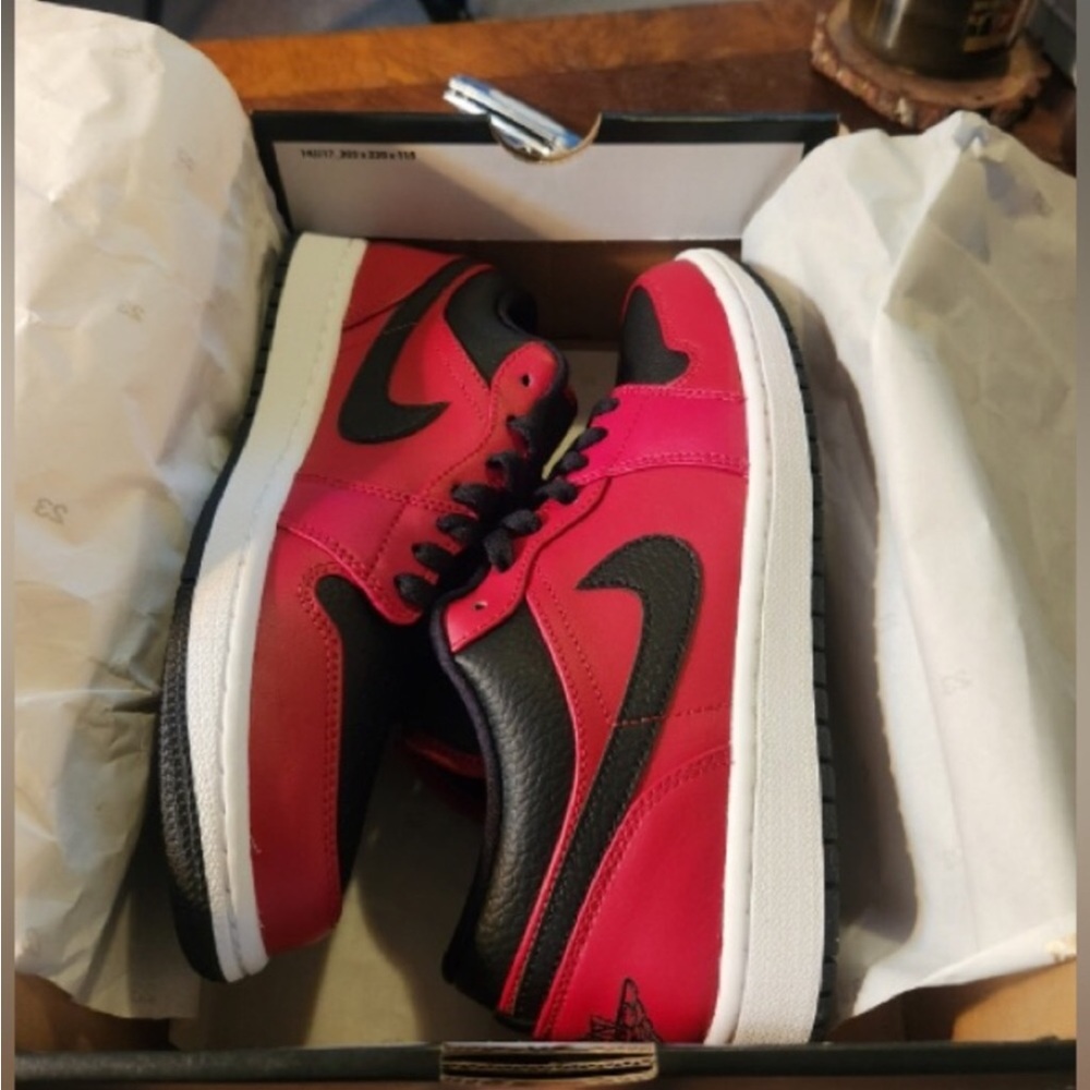 Jordan 1 lows red/blk men 9